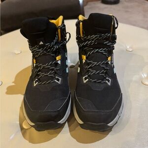 Adidas Men’s Sz. 9 Hiking Shoes